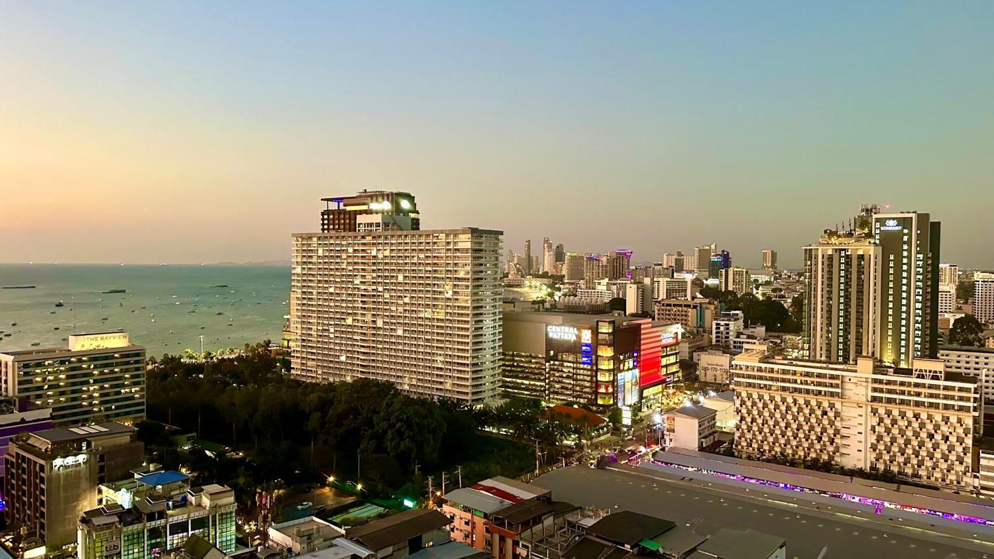 Sea View Pattaya Beach @The Base Central Pattaya ภายนอก รูปภาพ