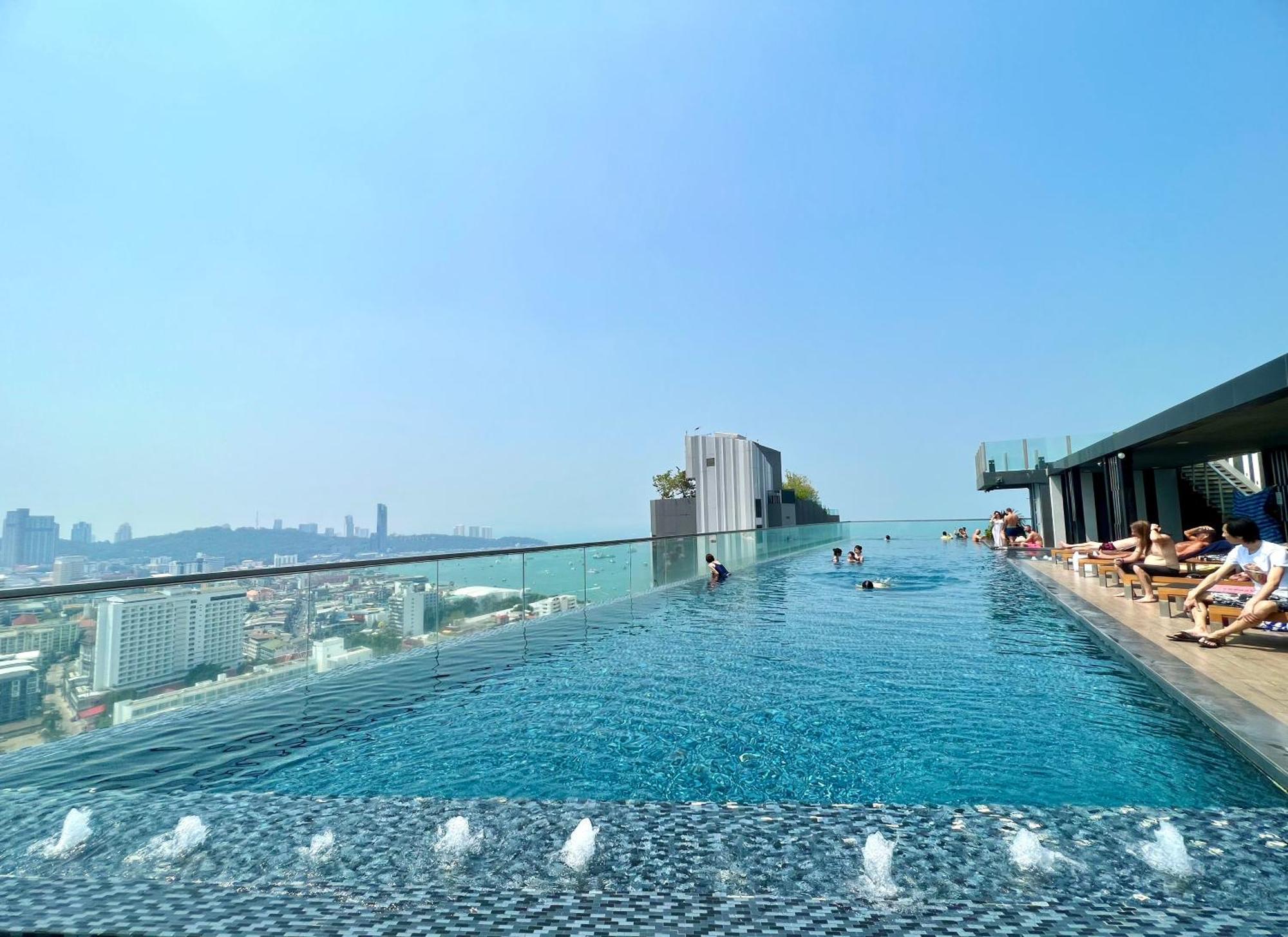 Sea View Pattaya Beach @The Base Central Pattaya ภายนอก รูปภาพ